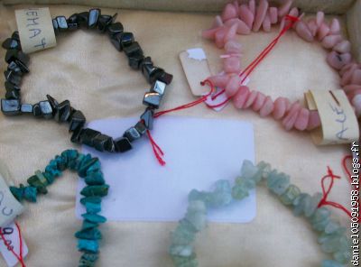 Bracelets en cristaux de roche montage artisanal.